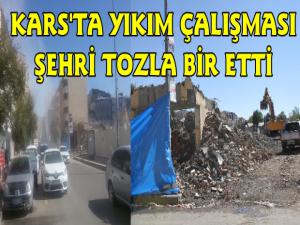 Karsta Bina Yıkımında Ortalık Toz Bulutu Oldu
