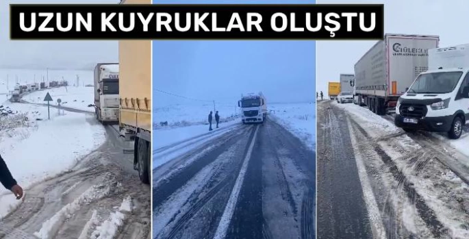 Kars Ardahan Karayolunda Kar Yağışı Sonrası Tırlar Yolda Kaldı