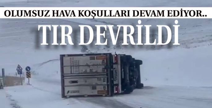 Çıldır-Ardahan Karayolu'nda Tır Devrildi