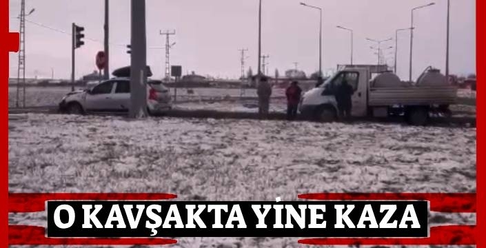 Kars’ta Kavşakta Kaza: İki Araç Çarpıştı
